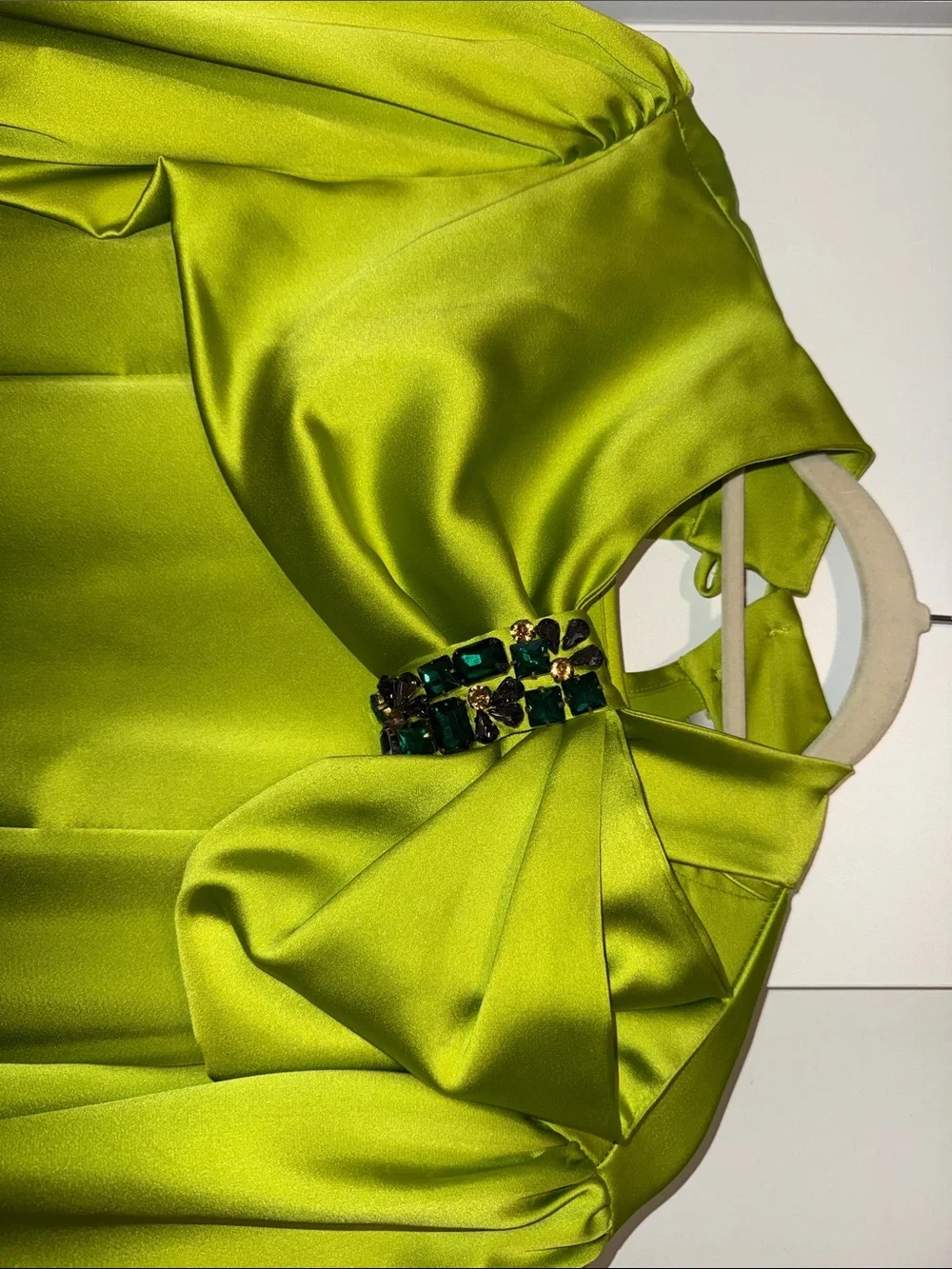 Elegant Long-Sleeve Maxi Dress with Statement Bow in Lime Green - Picture 2 of 2